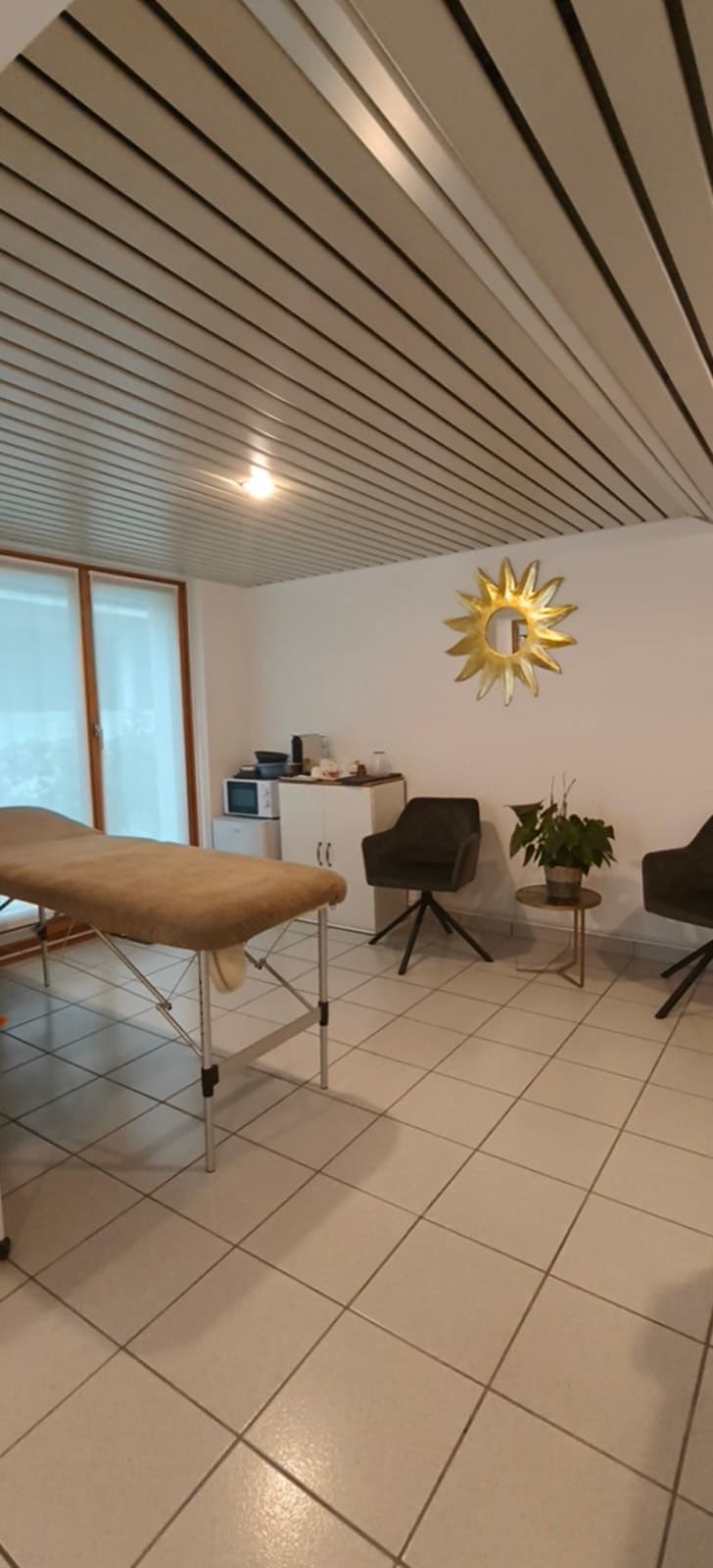 Lo studio Lya Nails a Massagno: ambiente luminoso e accogliente